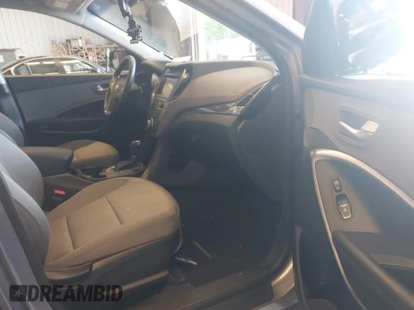 ✅ 2018 Hyundai Santa Fe 2.4L • VIN: 5NMZUDLB2JH072593 • Лот: 42846562. Опубликован ранее на IAAI с пробегом 56 789 миль. Бесплатный доступ к архиву аукционных продаж из США и подробный отчёт об истории автомобиля на DreamBid. Изображение 5.