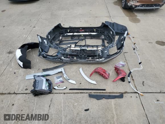 ✅ 2024 Hyundai Palisade Calligraphy • VIN: KM8R74GE8RU763316 • Lot: 79398414. Listed on Copart with 10,939 mi. Free auction sales archive from the USA and detailed vehicle history report at DreamBid. Image 13.