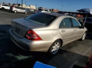 ✅ 2002 Mercedes-Benz C 230/260/280/320 • VIN: WDBRF61JX2F136182 • Lot: 85546695. Wystawiony na Copart z przebiegiem 71 801 mil. Bezpłatny archiwum sprzedaży aukcyjnych z USA i szczegółowy raport historii pojazdu na DreamBid. Zdjęcie 3.