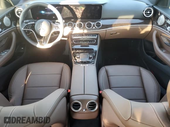 ✅ 2023 Mercedes-Benz E 350 • VIN: W1KZF8EB9PB139644 • Lot: 70673823. Wystawiony na Copart z przebiegiem 5 107 mil. Bezpłatny archiwum sprzedaży aukcyjnych z USA i szczegółowy raport historii pojazdu na DreamBid. Zdjęcie 8.