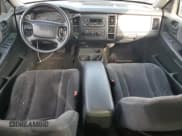 ✅ 2004 Dodge Dakota SLT • VIN: 1D7HG48NX4S677465 • Lot: 51044735. Wystawiony na Copart z przebiegiem 196 854 mil. Bezpłatny archiwum sprzedaży aukcyjnych z USA i szczegółowy raport historii pojazdu na DreamBid. Zdjęcie 8.