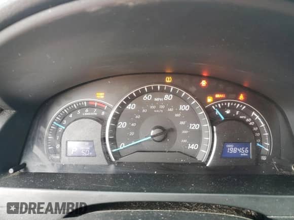 2013 Toyota Camry L z VIN 4T4BF1FK8DR286055, wystawiony jako Copart lot #70346645 z przebiegiem 198 456 mil mil oraz Czysty tytuł • Clean title. Historia ofert i sprzedaży dostępna na DreamBid. Obrazek 9.