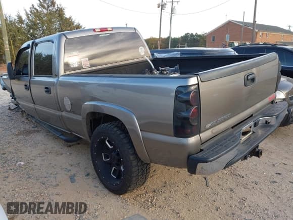 ✅ 2006 Chevrolet Silverado 2500HD LT3 • VIN: 1GCHK23D36F213635 • Lot: 43737426. Wystawiony na IAAI z przebiegiem 302 249 mil. Bezpłatny archiwum sprzedaży aukcyjnych z USA i szczegółowy raport historii pojazdu na DreamBid. Zdjęcie 3.