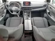 ✅ 2025 Nissan Rogue S • VIN: 5N1BT3AB7SC779413 • Lot: 68785805. Wystawiony na Copart z przebiegiem 8 243 mil. Bezpłatny archiwum sprzedaży aukcyjnych z USA i szczegółowy raport historii pojazdu na DreamBid. Zdjęcie 8.