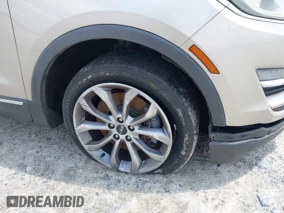 ✅ 2015 Lincoln MKC • VIN: 5LMCJ1A99FUJ45268 • Lot: 43061632. Wystawiony na IAAI z przebiegiem 165 551 mil. Bezpłatny archiwum sprzedaży aukcyjnych z USA i szczegółowy raport historii pojazdu na DreamBid. Zdjęcie 6.