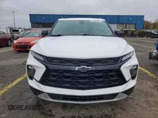 2024 Chevrolet Blazer LT z VIN 3GNKBHR40RS142479, wystawiony jako Copart lot #87407965 z przebiegiem 122 142 mil mil oraz Szkoda całkowita • Salvage title. Historia ofert i sprzedaży dostępna na DreamBid. Obrazek 5.