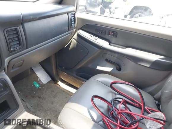 ✅ 2003 Chevrolet Suburban LT • VIN: 3GNEC16Z53G151867 • Лот: 42197201. Опубликован ранее на IAAI с пробегом 245 115 миль. Бесплатный доступ к архиву аукционных продаж из США и подробный отчёт об истории автомобиля на DreamBid. Изображение 5.