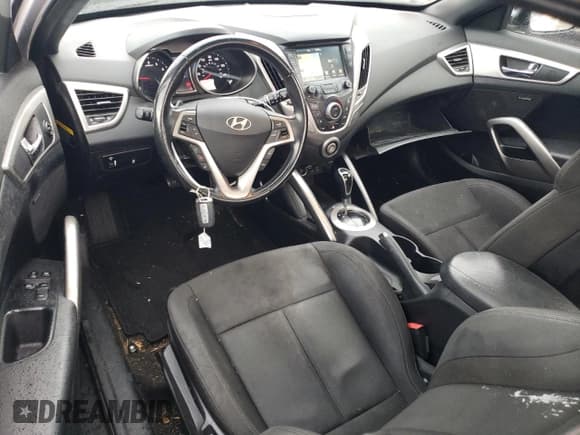 ✅ 2017 Hyundai Veloster • VIN: KMHTC6AD2HU321868 • Lot: 79083584. Wystawiony na Copart z przebiegiem 105 528 mil. Bezpłatny archiwum sprzedaży aukcyjnych z USA i szczegółowy raport historii pojazdu na DreamBid. Zdjęcie 8.