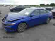 2024 Hyundai Elantra SEL z VIN KMHLM4DG5RU702252, wystawiony jako IAAI lot #43421527 z przebiegiem 18 819 mil mil oraz . Historia ofert i sprzedaży dostępna na DreamBid. Obrazek 2.