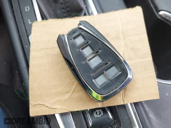 ✅ 2020 Chevrolet Equinox LT • VIN: 2GNAXJEV5L6254767 • Лот: 43697578. Опубликован ранее на IAAI с пробегом 245 690 миль. Бесплатный доступ к архиву аукционных продаж из США и подробный отчёт об истории автомобиля на DreamBid. Изображение 11.