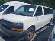 ✅ 2023 Chevrolet Express Passenger LS • VIN: 1GAZGNFP7P1133565 • Lot: 42298735. Wystawiony na IAAI z przebiegiem 132 269 mil. Bezpłatny archiwum sprzedaży aukcyjnych z USA i szczegółowy raport historii pojazdu na DreamBid. Zdjęcie 17.