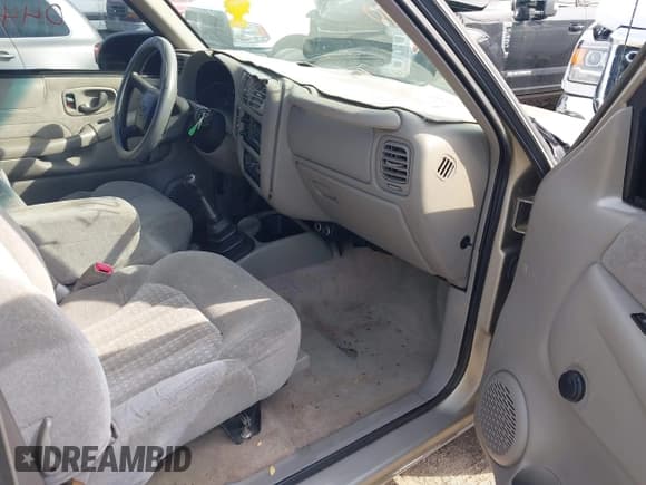 ✅ 1999 Chevrolet S-10 • VIN: 1GCCS144XX8186944 • Лот: 42250440. Опубликован ранее на IAAI с пробегом 182 741 миль. Бесплатный доступ к архиву аукционных продаж из США и подробный отчёт об истории автомобиля на DreamBid. Изображение 5.