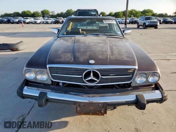 ✅ 1981 Mercedes-Benz 380 SL • VIN: WDBBA45A0BB007969 • Lot: 65242345. Wystawiony na Copart z przebiegiem 101 320 mil. Bezpłatny archiwum sprzedaży aukcyjnych z USA i szczegółowy raport historii pojazdu na DreamBid. Zdjęcie 5.