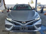 ✅ 2021 Toyota Camry XSE • VIN: 4T1K61AK4MU409030 • Lot: 94302385. Wystawiony na Copart z przebiegiem 56 130 mil. Bezpłatny archiwum sprzedaży aukcyjnych z USA i szczegółowy raport historii pojazdu na DreamBid. Zdjęcie 5.