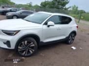 ✅ 2024 Volvo XC40 Ultimate Bright Theme • VIN: YV4L12UF8R2265543 • Lot: 42546549. Wystawiony na IAAI z przebiegiem Nie podano. Bezpłatny archiwum sprzedaży aukcyjnych z USA i szczegółowy raport historii pojazdu na DreamBid. Zdjęcie 14.