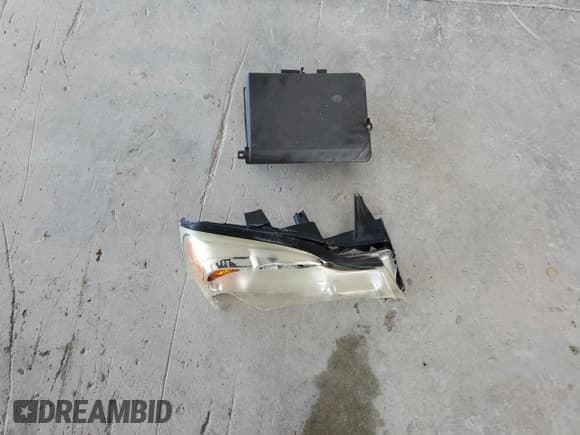 ✅ 2007 Saturn VUE I4 • VIN: 5GZCZ33D87S851530 • Lot: 56545765. Wystawiony na Copart z przebiegiem 206 576 mil. Bezpłatny archiwum sprzedaży aukcyjnych z USA i szczegółowy raport historii pojazdu na DreamBid. Zdjęcie 13.