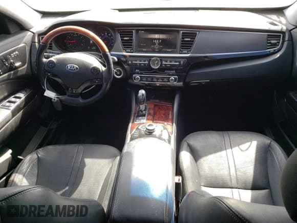 ✅ 2015 Kia K900 Premium • VIN: KNALU4D4XF6024167 • Lot: 61654484. Wystawiony na Copart z przebiegiem 34 818 mil. Bezpłatny archiwum sprzedaży aukcyjnych z USA i szczegółowy raport historii pojazdu na DreamBid. Zdjęcie 8.