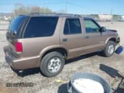 ✅ 2004 Chevrolet Blazer LS • VIN: 1GNDT13X24K167825 • Lot: 41976732. Wystawiony na IAAI z przebiegiem 142 647 mil. Bezpłatny archiwum sprzedaży aukcyjnych z USA i szczegółowy raport historii pojazdu na DreamBid. Zdjęcie 4.