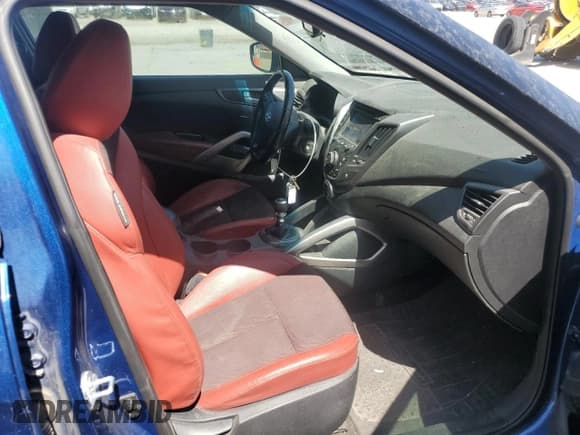 ✅ 2015 Hyundai Veloster Turbo • VIN: KMHTC6AE8FU241688 • Lot: 63326995. Wystawiony na Copart z przebiegiem 72 250 mil. Bezpłatny archiwum sprzedaży aukcyjnych z USA i szczegółowy raport historii pojazdu na DreamBid. Zdjęcie 10.