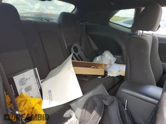 2015 Dodge Challenger R/T z VIN 2C3CDZAT4FH712793, wystawiony jako Copart lot #69822155 z przebiegiem Nie podano mil oraz Szkoda całkowita • Salvage title. Historia ofert i sprzedaży dostępna na DreamBid. Obrazek 10.