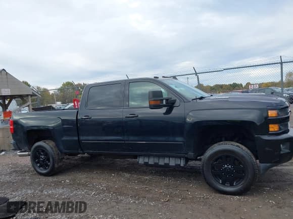 ✅ 2017 Chevrolet Silverado 2500HD LT • VIN: 1GC1KVEY7HF120235 • Lot: 43450105. Wystawiony na IAAI z przebiegiem 110 417 mil. Bezpłatny archiwum sprzedaży aukcyjnych z USA i szczegółowy raport historii pojazdu na DreamBid. Zdjęcie 13.