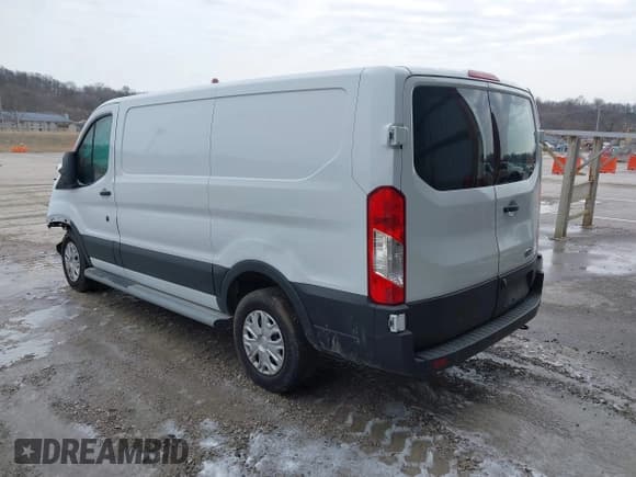 ✅ 2020 Ford Transit Cargo • VIN: 1FTBR1Y84LKB05972 • Lot: 41496329. Wystawiony na IAAI z przebiegiem Nie podano. Bezpłatny archiwum sprzedaży aukcyjnych z USA i szczegółowy raport historii pojazdu na DreamBid. Zdjęcie 3.
