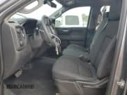 ✅ 2020 Chevrolet Silverado 1500 Custom • VIN: 3GCPYBEK2LG380164 • Lot: 74841294. Wystawiony na Copart z przebiegiem 33 122 mil. Bezpłatny archiwum sprzedaży aukcyjnych z USA i szczegółowy raport historii pojazdu na DreamBid. Zdjęcie 7.