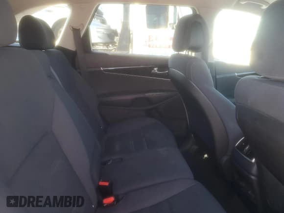 ✅ 2017 Kia Sorento LX • VIN: 5XYPG4A50HG197432 • Лот: 90760055. Опубликован ранее на Copart с пробегом 99 882 миль. Бесплатный доступ к архиву аукционных продаж из США и подробный отчёт об истории автомобиля на DreamBid. Изображение 11.