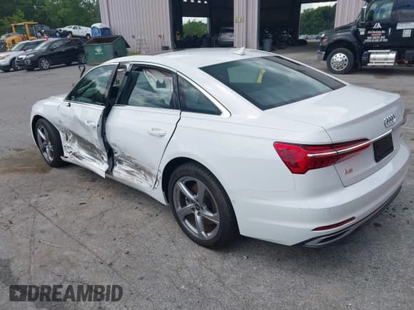 ✅ 2024 Audi A6 Premium Plus • VIN: WAUE3BF20RN031912 • Лот: 42709088. Опубликован ранее на IAAI с пробегом 25 750 миль. Бесплатный доступ к архиву аукционных продаж из США и подробный отчёт об истории автомобиля на DreamBid. Изображение 3.