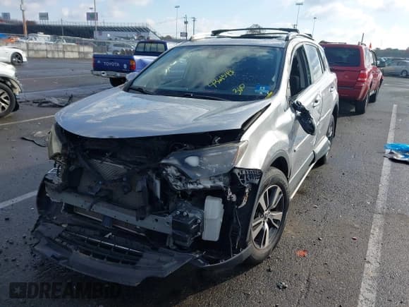 ✅ 2018 Toyota RAV4 XLE • VIN: JTMRFREV8JJ252606 • Лот: 43615455. Опубликован ранее на IAAI с пробегом 48 123 миль. Бесплатный доступ к архиву аукционных продаж из США и подробный отчёт об истории автомобиля на DreamBid. Изображение 17.