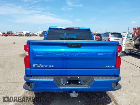 ✅ 2023 Chevrolet Silverado 1500 Custom • VIN: 3GCPABEK9PG164001 • Lot: 42830003. Wystawiony na IAAI z przebiegiem 13 082 mil. Bezpłatny archiwum sprzedaży aukcyjnych z USA i szczegółowy raport historii pojazdu na DreamBid. Zdjęcie 17.