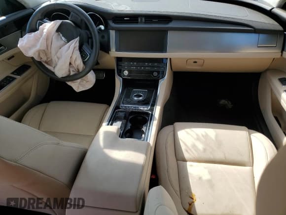 ✅ 2019 Jaguar XF 25t Premium • VIN: SAJBJ4FX0KCY76653 • Lot: 75358164. Listed on Copart with 12,403 mi. Free auction sales archive from the USA and detailed vehicle history report at DreamBid. Image 8.