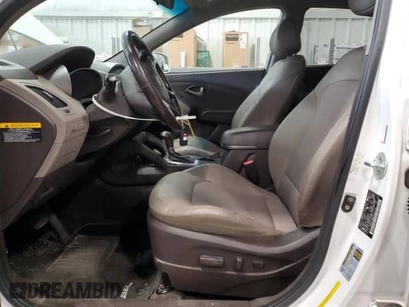 ✅ 2015 Hyundai Tucson SE • VIN: KM8JU3AG2FU017756 • Lot: 73405194. Wystawiony na Copart z przebiegiem 108 812 mil mil. Skorzystaj z bezpłatnego archiwum sprzedaży aukcyjnych z USA i zobacz szczegółowy raport historii pojazdu na DreamBid. Zdjęcie 7.