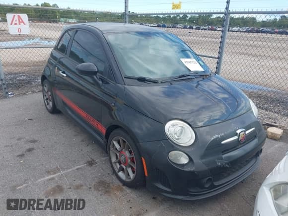 ✅ 2012 FIAT 500 Abarth • VIN: 3C3CFFFH5CT339537 • Lot: 43367122. Wystawiony na IAAI z przebiegiem 96 338 mil. Bezpłatny archiwum sprzedaży aukcyjnych z USA i szczegółowy raport historii pojazdu na DreamBid. Zdjęcie 1.