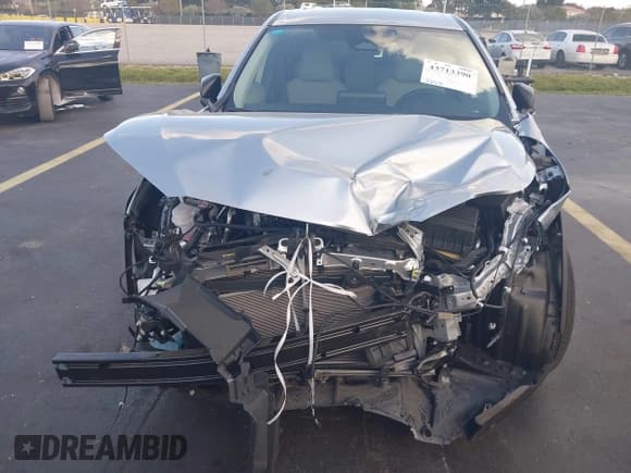 ✅ 2025 Toyota Corolla Cross L • VIN: 7MUAAAAG9SV145854 • Lot: 43713390. Wystawiony na IAAI z przebiegiem 3 767 mil. Bezpłatny archiwum sprzedaży aukcyjnych z USA i szczegółowy raport historii pojazdu na DreamBid. Zdjęcie 6.