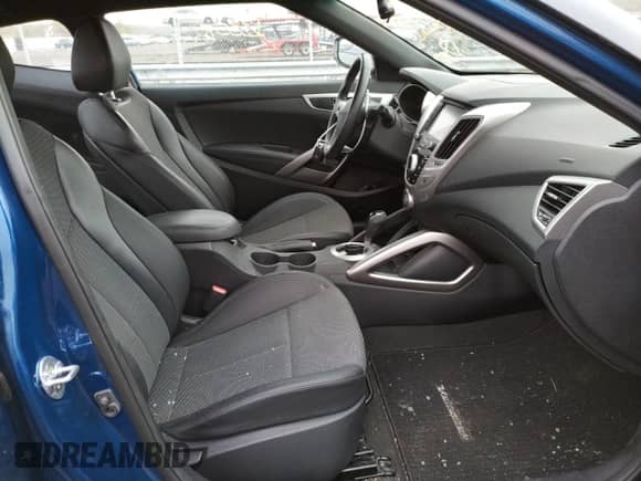 2016 Hyundai Veloster z VIN KMHTC6AD2GU302865, wystawiony jako Copart lot #59425693 z przebiegiem 13 358 mil mil oraz . Historia ofert i sprzedaży dostępna na DreamBid. Obrazek 5.