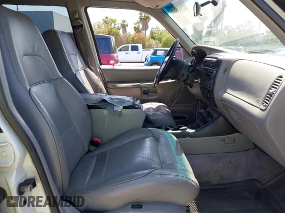 ✅ 1998 Ford Explorer XLT • VIN: 1FMZU32P6WZA04805 • Lot: 42569869. Listed on IAAI with 481,669 mi. Free auction sales archive from the USA and detailed vehicle history report at DreamBid. Image 5.