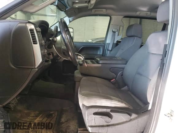 2015 Chevrolet Silverado 2500HD LT z VIN 1GC1KVEG2FF576552, wystawiony jako Copart lot #84027335 z przebiegiem 203 662 mil mil oraz Szkoda całkowita • Salvage title. Historia ofert i sprzedaży dostępna na DreamBid. Obrazek 7.