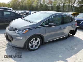 2021 Chevrolet Bolt EV LT z VIN 1G1FY6S02M4108694, wystawiony jako Copart lot #51781923 z przebiegiem 5 018 mil mil oraz . Historia ofert i sprzedaży dostępna na DreamBid. Obrazek 1.
