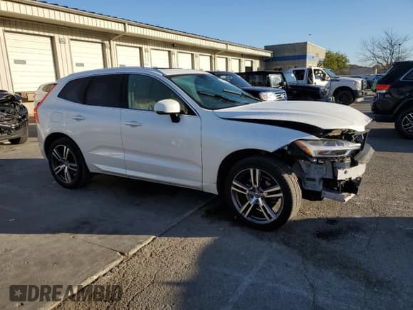 ✅ 2018 Volvo XC60 Momentum • VIN: LYV102RK0JB068923 • Lot: 90018685. Wystawiony na Copart z przebiegiem 67 853 mil. Bezpłatny archiwum sprzedaży aukcyjnych z USA i szczegółowy raport historii pojazdu na DreamBid. Zdjęcie 4.