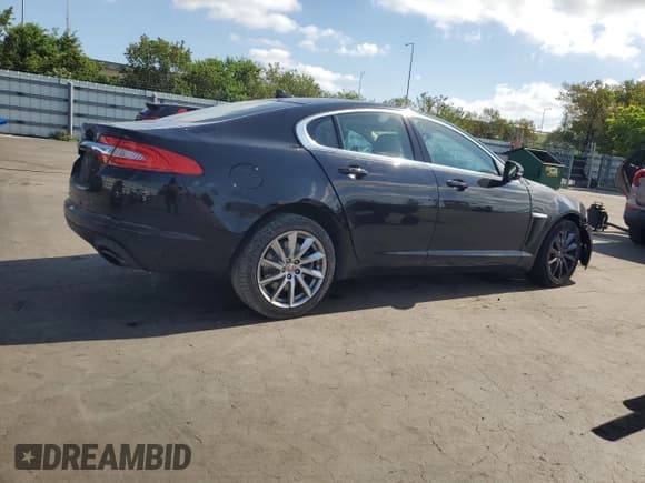 ✅ 2015 Jaguar XF T Premium • VIN: SAJWA0FS8FPU57799 • Lot: 57810715. Wystawiony na Copart z przebiegiem 93 380 mil. Bezpłatny archiwum sprzedaży aukcyjnych z USA i szczegółowy raport historii pojazdu na DreamBid. Zdjęcie 3.