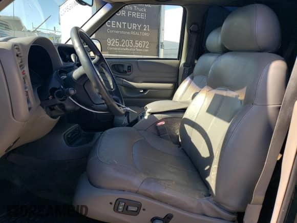 1998 Chevrolet Blazer LT z VIN 1GNDT13W5W2252765, wystawiony jako Copart lot #75337924 z przebiegiem Nie podano mil oraz Szkoda całkowita • Salvage title. Historia ofert i sprzedaży dostępna na DreamBid. Obrazek 7.