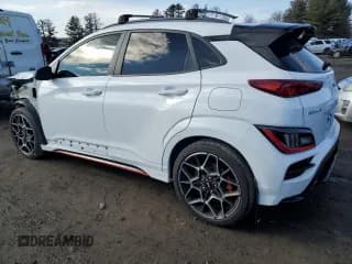 ✅ 2022 Hyundai Kona • VIN: KM8KH3AC7NU001816 • Лот: 37150034. Опубликован ранее на Copart с пробегом 8 564 миль. Бесплатный доступ к архиву аукционных продаж из США и подробный отчёт об истории автомобиля на DreamBid. Изображение 2.