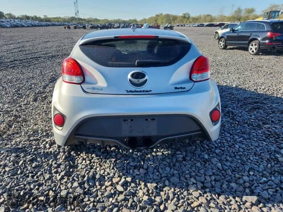 ✅ 2016 Hyundai Veloster Turbo • VIN: KMHTC6AE5GU271121 • Lot: 81811655. Listed on Copart with 159,559 mi miles. Access the free auction sales archive from the USA and view a detailed vehicle history report at DreamBid. Image 6.