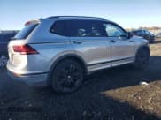 ✅ 2022 Volkswagen Tiguan SE R-Line Black • VIN: 3VV8B7AX9NM053920 • Lot: 90597065. Wystawiony na Copart z przebiegiem 51 631 mil. Bezpłatny archiwum sprzedaży aukcyjnych z USA i szczegółowy raport historii pojazdu na DreamBid. Zdjęcie 3.