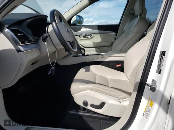 ✅ 2022 Volvo XC90 Momentum • VIN: YV4102PK7N1815575 • Lot: 85293725. Listed on Copart with 28,604 mi. Free auction sales archive from the USA and detailed vehicle history report at DreamBid. Image 7.