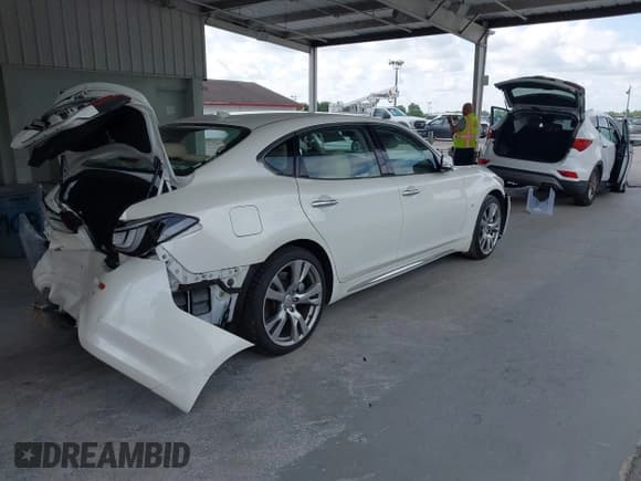 ✅ 2018 Infiniti Q70 Luxe • VIN: JN1BY1PP4JM330361 • Лот: 42469866. Опубликован ранее на IAAI с пробегом 69 986 миль. Бесплатный доступ к архиву аукционных продаж из США и подробный отчёт об истории автомобиля на DreamBid. Изображение 4.
