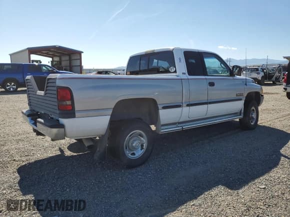 ✅ 1998 Dodge 2500 • VIN: 1B7KF23D9WJ132663 • Лот: 63760335. Опубликован ранее на Copart с пробегом 137 111 миль. Бесплатный доступ к архиву аукционных продаж из США и подробный отчёт об истории автомобиля на DreamBid. Изображение 3.