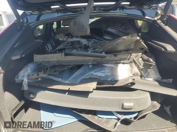 ✅ 2023 Volvo C40 Plus • VIN: YV4ED3GL7P2035500 • Лот: 72100045. Опубликован ранее на Copart с пробегом 29 791 миль. Бесплатный доступ к архиву аукционных продаж из США и подробный отчёт об истории автомобиля на DreamBid. Изображение 13.