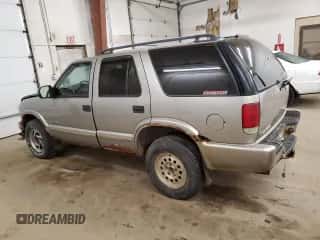 2004 Chevrolet Blazer LS z VIN 1GNDT13X04K101564, wystawiony jako Copart lot #80160164 z przebiegiem 249 187 mil mil oraz Szkoda całkowita • Salvage title. Historia ofert i sprzedaży dostępna na DreamBid. Obrazek 2.